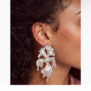 Silver Savannah Kendra Scott earrings